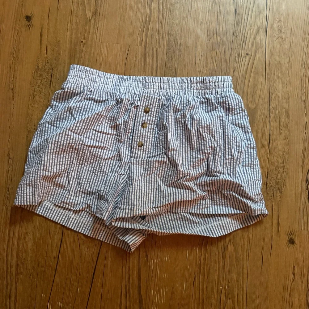 Urban Outfitters white and blue gingham shorts in a S #gingham #summer
